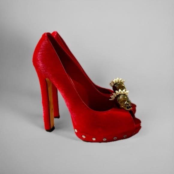 Alexander McQueen Red Suede Skull Embellished Peep Toe Pumps Size 38 - Picture 4 of 13
